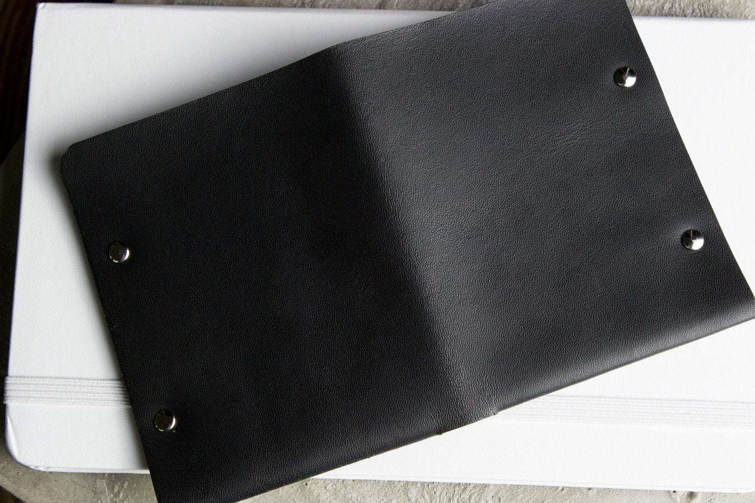 Unstitched leather twofold wallet made from vegetable-tanned cowhide with billfold and card slots, minimalist design