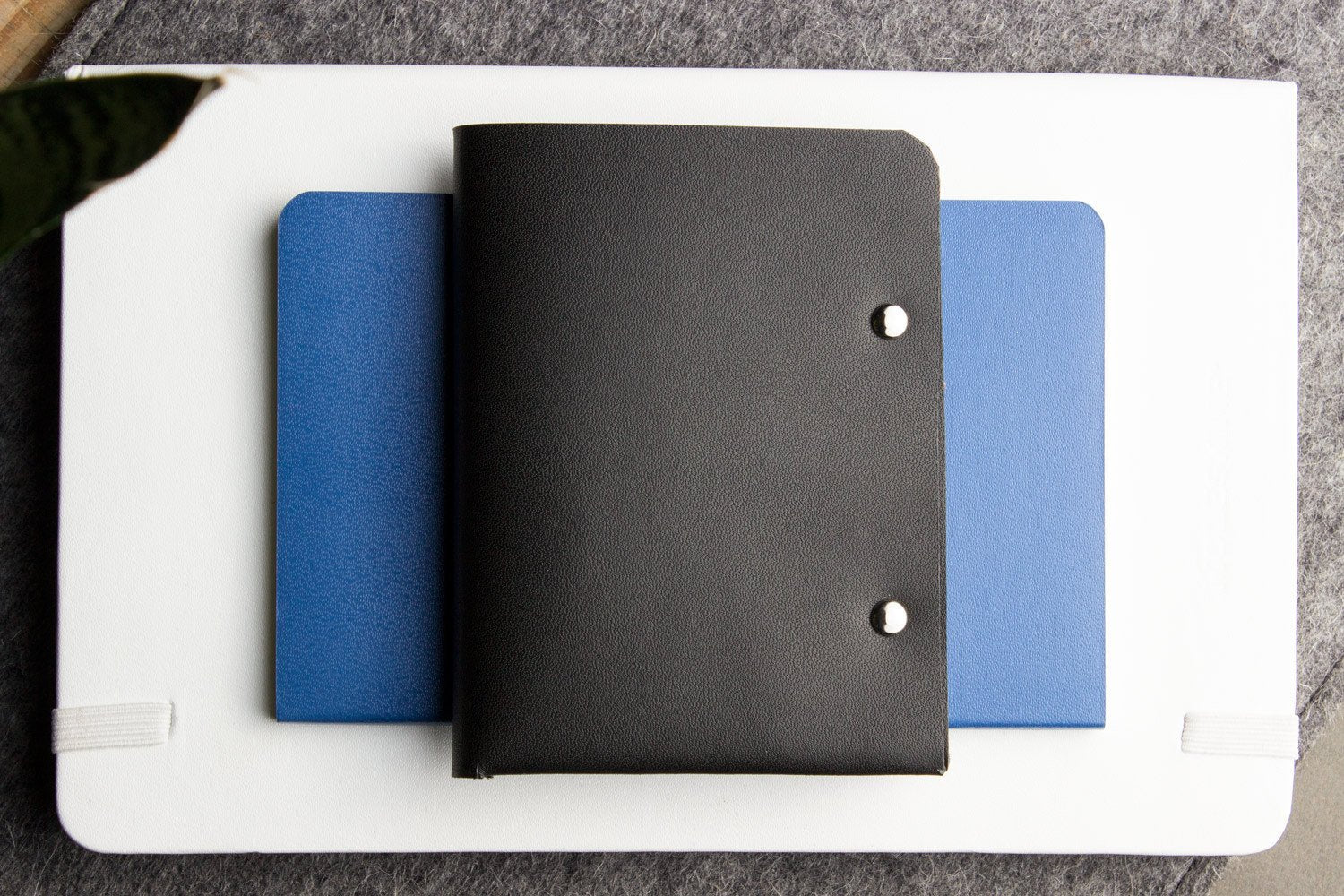 Unstitched leather twofold wallet handmade from vegetable-tanned cowhide with billfold and card slots