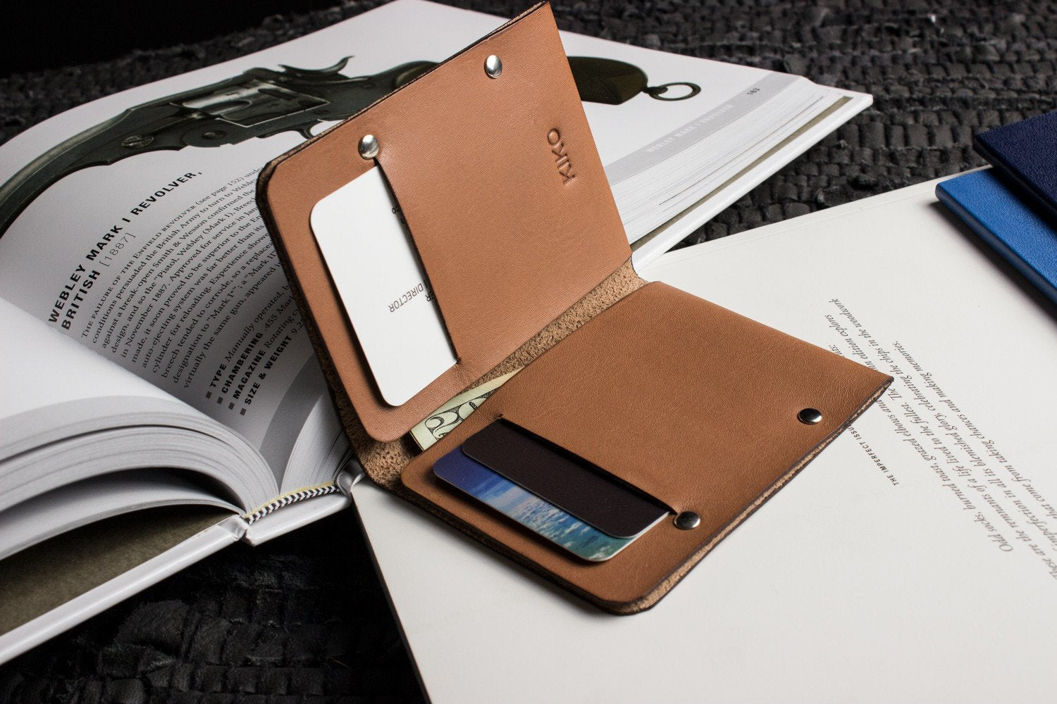 Unstitched leather twofold wallet made from vegetable-tanned cowhide with billfold and card slots