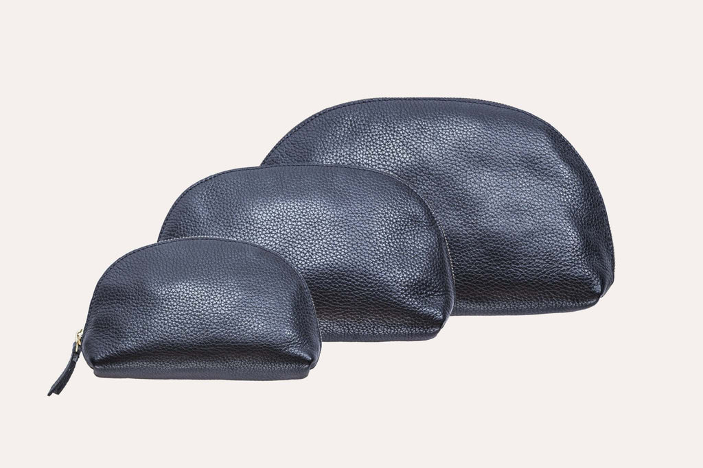 Medium travel case made of genuine pebble leather with zipper and internal pocket
