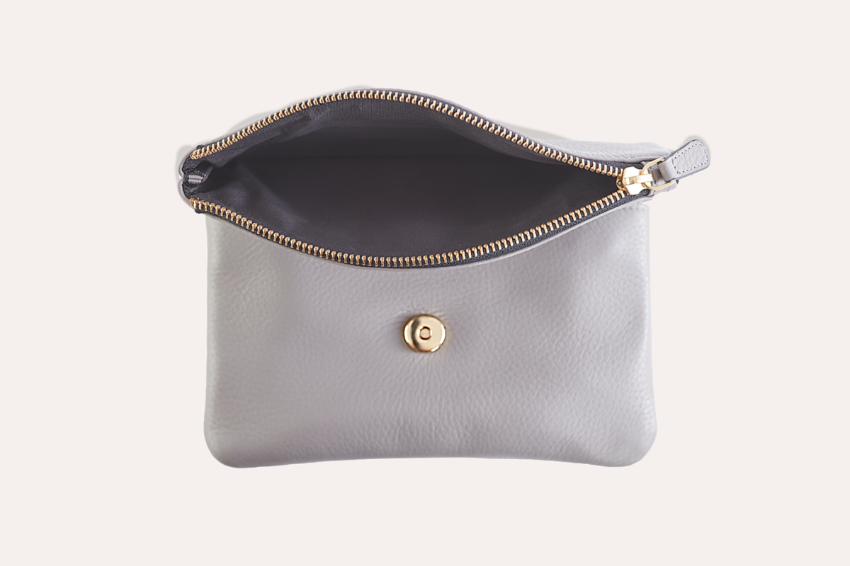 Kiko flap clutch bag in genuine pebble leather with removable chain strap and magnetic closure