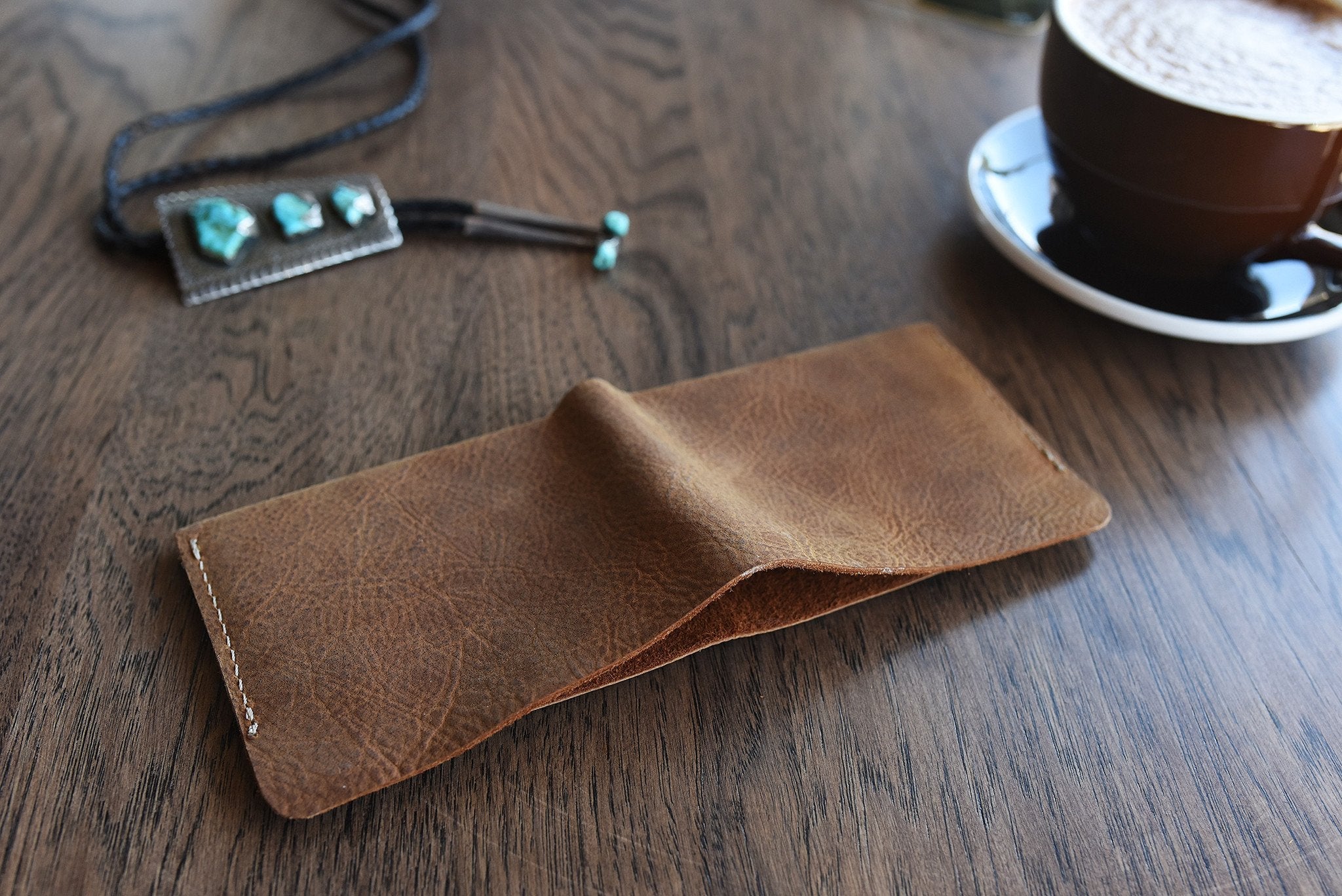 Buck Bifold Leather Wallet in smooth cowhide with contrast stitching and six card slots