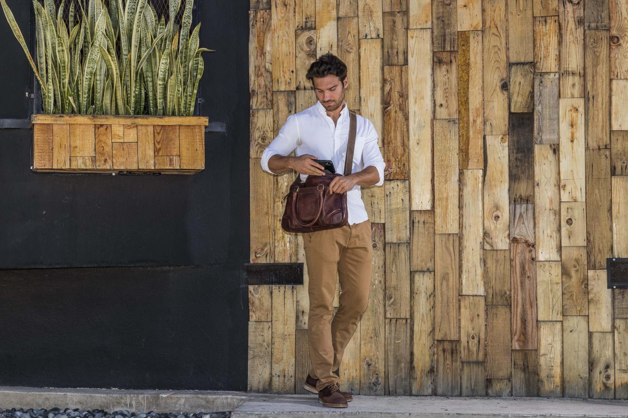 Kiko sleek briefcase made of genuine washed leather with external pockets and adjustable strap for laptops