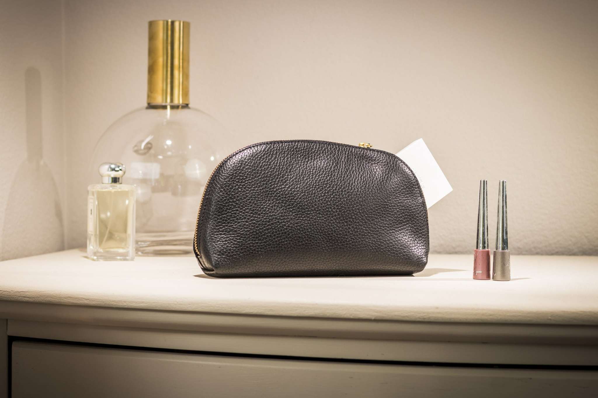 Medium travel case in genuine pebble leather with zipper and internal pocket, 5.75x9.25x2 inches