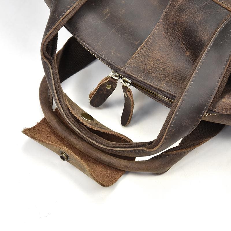 The Colden Leather Duffle Bag in premium crazy horse leather with spacious compartments and adjustable shoulder strap